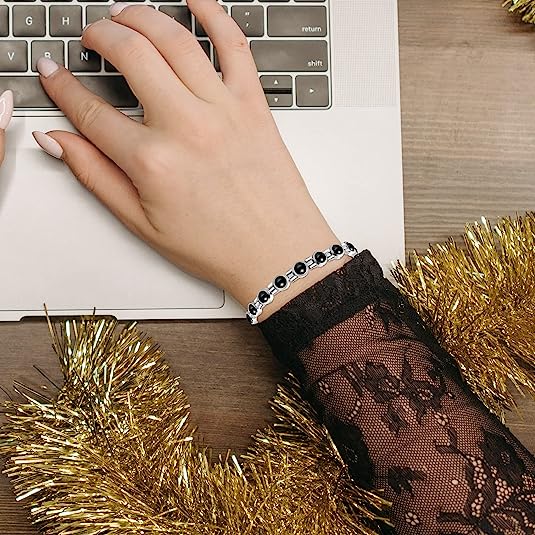 Elegant Titanium Steel Bracelet with Black Gallstone Magnetic Bracelet